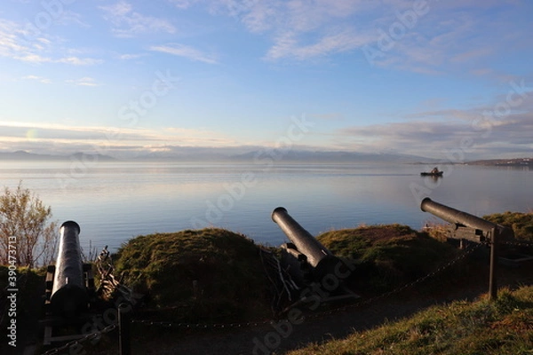 Fototapeta old cannon on the background of the pacific ocean