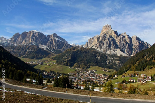 Fototapeta Corvara con il Sassongher e i Piz da Cir; Dolomiti, Val Badia, Alto Adige