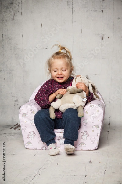 Obraz mit dem Plüschtier spielen