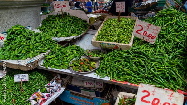 Obraz green chilli stall on the market, mauritius