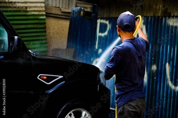 Obraz worker in a car washing