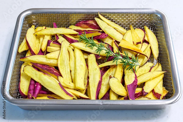 Fototapeta fried sweet potato - Japanese autumn harvest period popular sweet for children