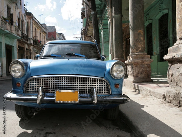 Fototapeta Picture of a old car in Cuba. Havana
