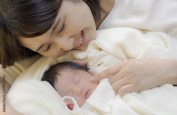 Fototapeta 赤ちゃんと母親