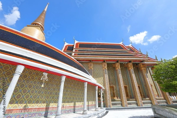 Fototapeta Thai architecture and beautiful Thai motifs in Ratchabophit Sathitmahasimaram Ratchaworawihan temple