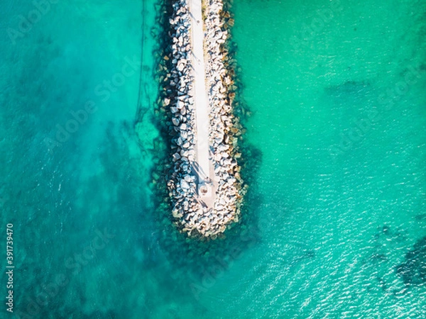 Fototapeta A pathway out into the reef