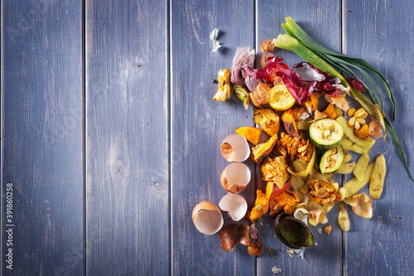 Obraz Organic leftovers, kitchen scraps, waste from vegetable ready for recycling and to compost. Collecting food leftovers for composting. Environmentally responsible behaviour, ecology concept. Copy space