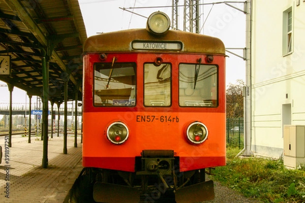 Fototapeta Front of Polish Railway Operator (PKP) class EN57 train for Katowice