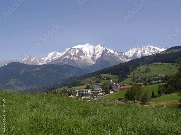 Fototapeta village de combloux et mont blanc