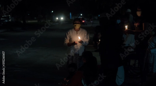 Fototapeta Mujer con vela