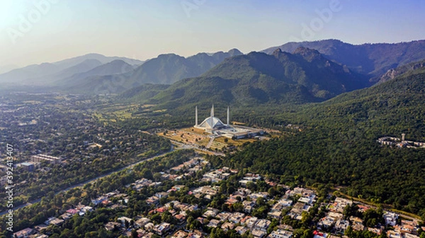 Fototapeta Aerial view of Shah Faisal mosque is the masjid in Islamabad, Pakistan. Located on the foothills of Margalla Hills. The largest mosque design of Islamic architecture
