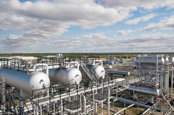 Obraz Large Oil Industrial Facility, equipment, pipelines, tanks with oil products, utilities.