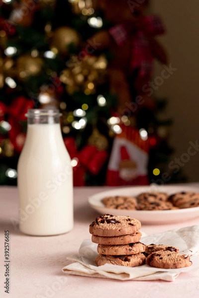 Fototapeta chocolate chip cookies and milk