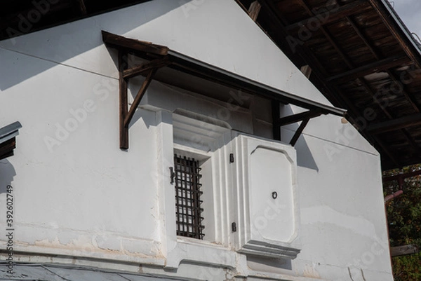 Fototapeta 白壁の蔵の窓