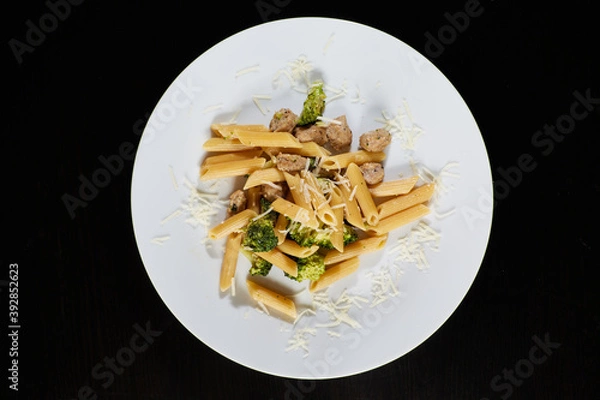 Obraz photography of a plate of macaroni with broccoli and sausages