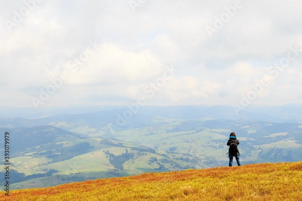 Fototapeta Photographers take pictures of spring view from the top of the mountain Gemba in the Carpathians