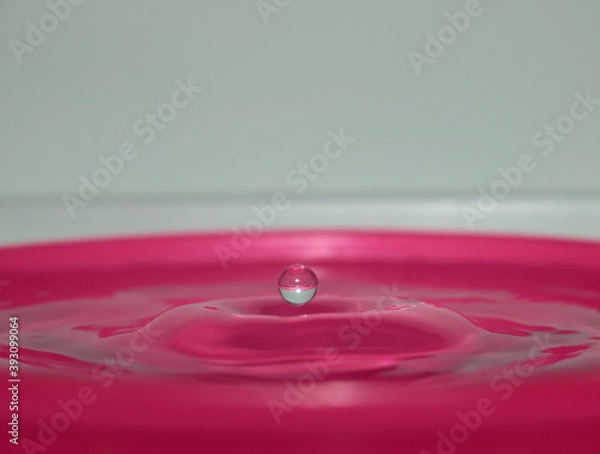 Obraz Drop sphere suspended above the crater-shaped base