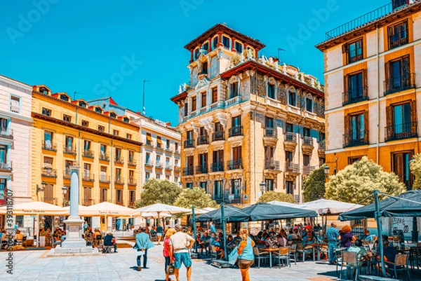 Obraz Square Plaza Ramales w Madrycie w centrum miasta z