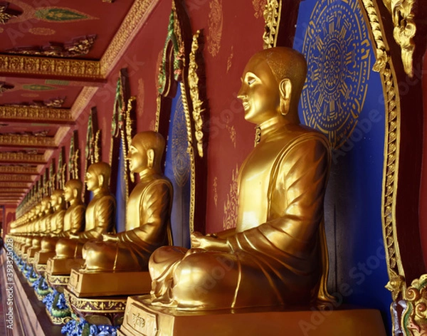 Fototapeta Religious attractions Buddha images lined up in the temple. For tourists to worship

