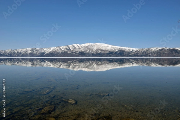 Fototapeta 春の屈斜路湖（北海道・弟子屈町）
