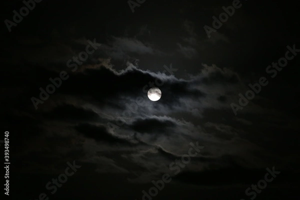 Fototapeta 雲に隠れる満月