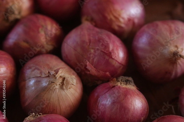 Fototapeta Some red onions