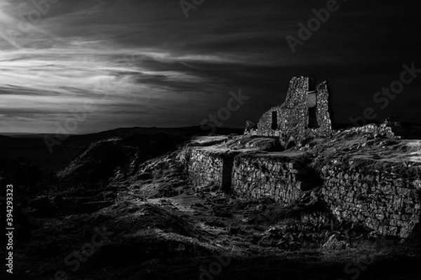 Obraz Moody Bnw Ruins Dartmoor