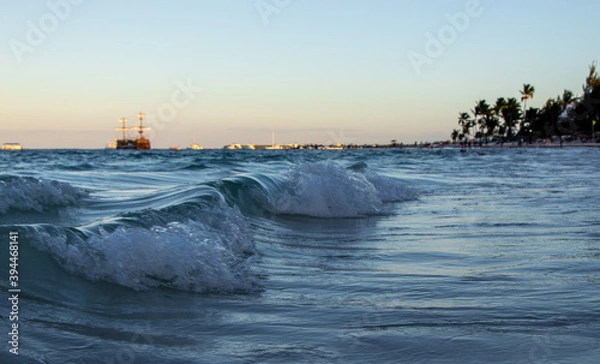 Obraz beautiful waves at sunset