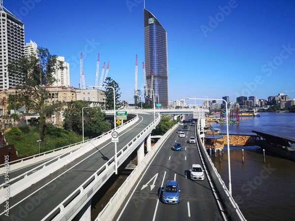 Obraz Riverside Expressway is part of the Pacific Motorway that runs through Brisbane. It is made up of various bridges and overpasses. 