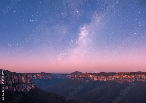 Fototapeta Beautiful twilight at govetts leap lookout viewing cliffs and the Gross valley NSW Australia with stars during purple hour.