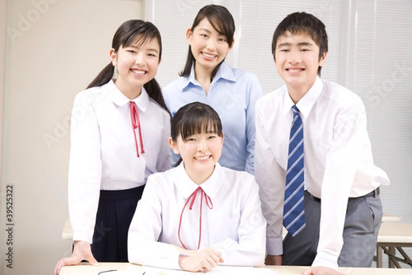 Obraz 笑顔の中学生男女と塾講師