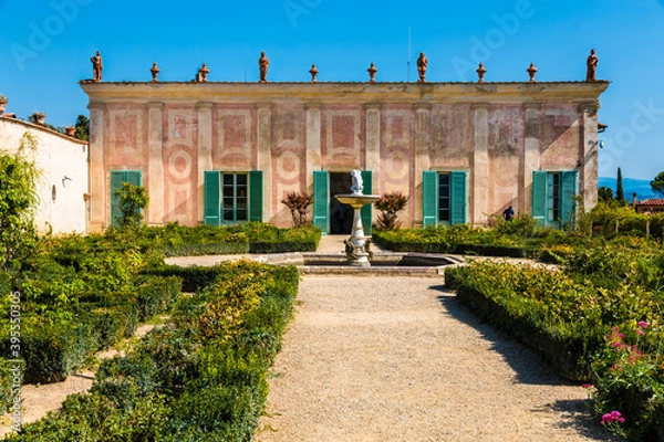 Obraz Lovely view of the Knight's Building (Palazzina del Cavaliere) and the Knight's Garden with the so called Monkeys Fountain situated on the eponymous rampart in the Boboli Gardens of Florence, Italy.