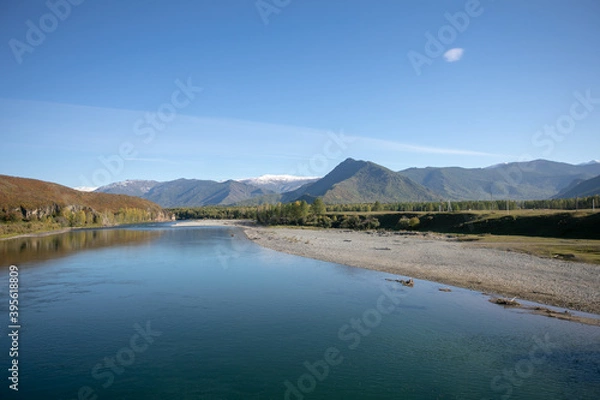 Fototapeta The rapidly flowing Nicola River winding through the mountains between Merritt and Spences Bridge in British Columbia, Canada