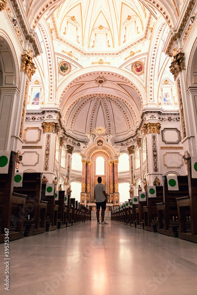 Fototapeta Man in front of the altar
