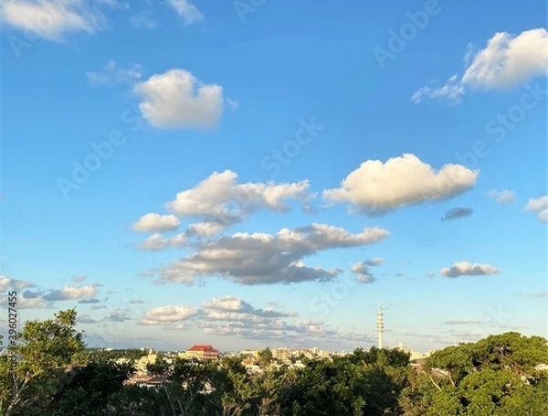 Fototapeta 昼下がりの街並み