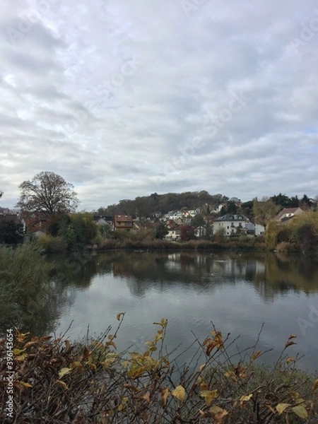 Obraz Etang sous un ciel nuageux