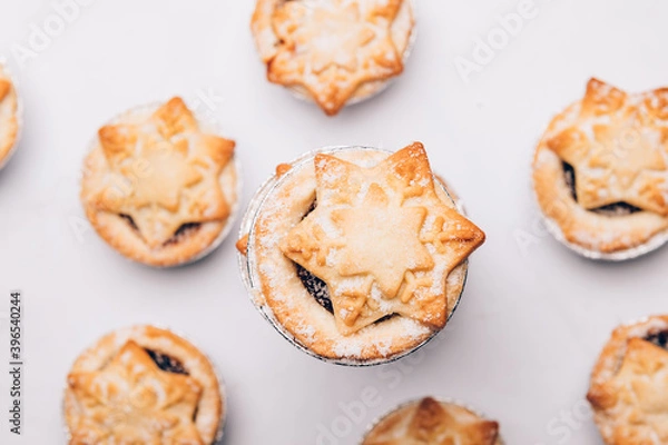 Fototapeta Mince pies, traditional christmas food from all butter shortcrust pastry filled with cranberries, sultanas, currants, raisins, along with festive spices, clementine juice, dash of brandy and cognac