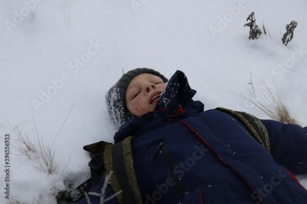 Obraz woman in winter forest