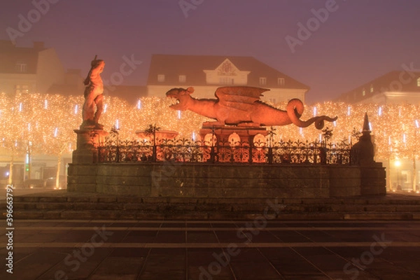 Fototapeta Der Lindwurm in Klagenfurt in Weihnachtlichem Umfeld