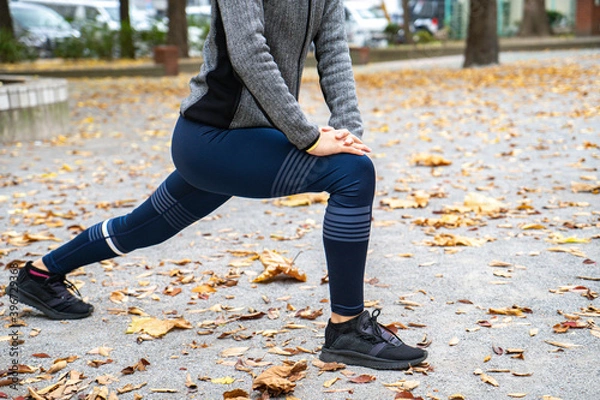 Fototapeta アキレス腱を伸ばす女性