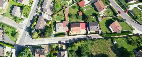 Fototapeta Vue d'une rue en drone