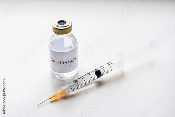 Obraz a vial with a medicine for the coronavirus, a vaccine for covid-19 with a syringe and needle