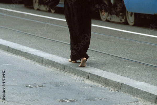 Obraz barfuss in der Stadt