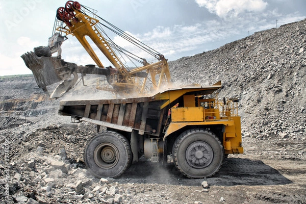 Obraz Loading of iron ore on truck
