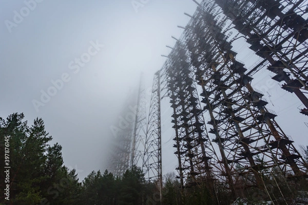 Obraz Soviet radar Duga in foggy weather. Russian woodpecker - over-the-horizon radar station near Chernobyl