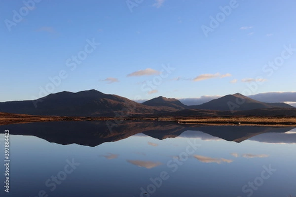 Fototapeta reflection of mountains over lake, south uist, outer hebrides, scotland