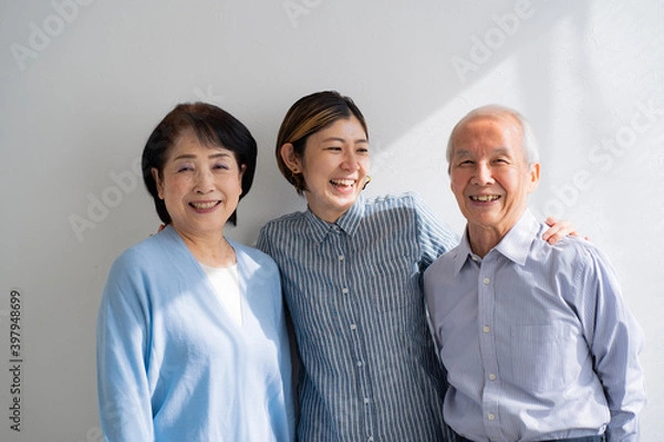 Fototapeta 笑顔の日本人親子・二世代家族
