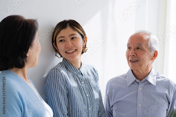 Obraz 笑顔の日本人親子・二世代家族