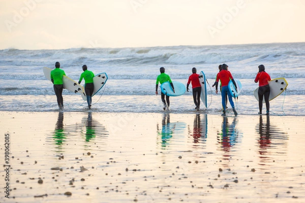 Obraz groupe de surfeurs