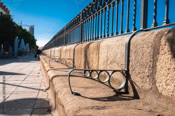 Fototapeta Bench that symbolizes the Triana bridge.